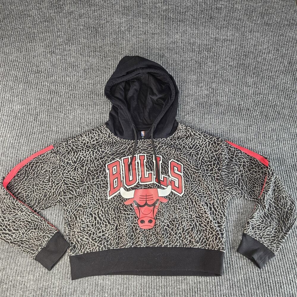 Chicago‎ Bulls Hoodie Womens Medium Cropped NBA Basketball Pullover Sweatshirt
